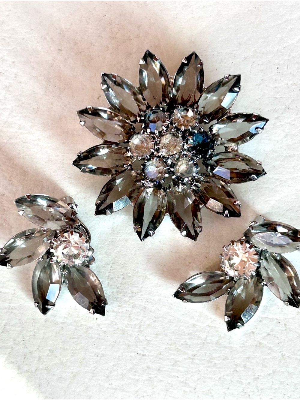 Weiss Vintage Flower Rhinestone Brooch And Earrings Set